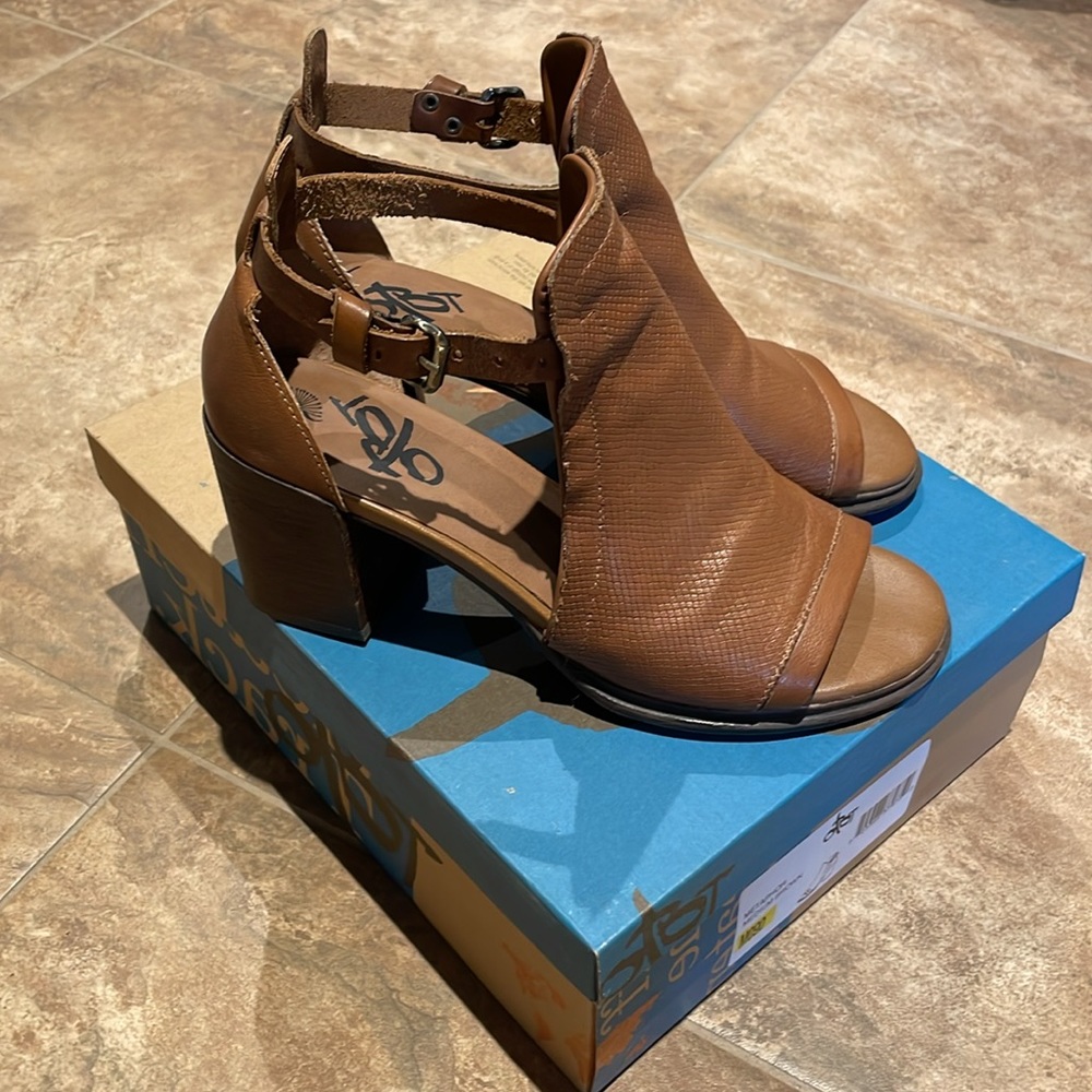 OTBT Metaphor Medium Brown—Size 9